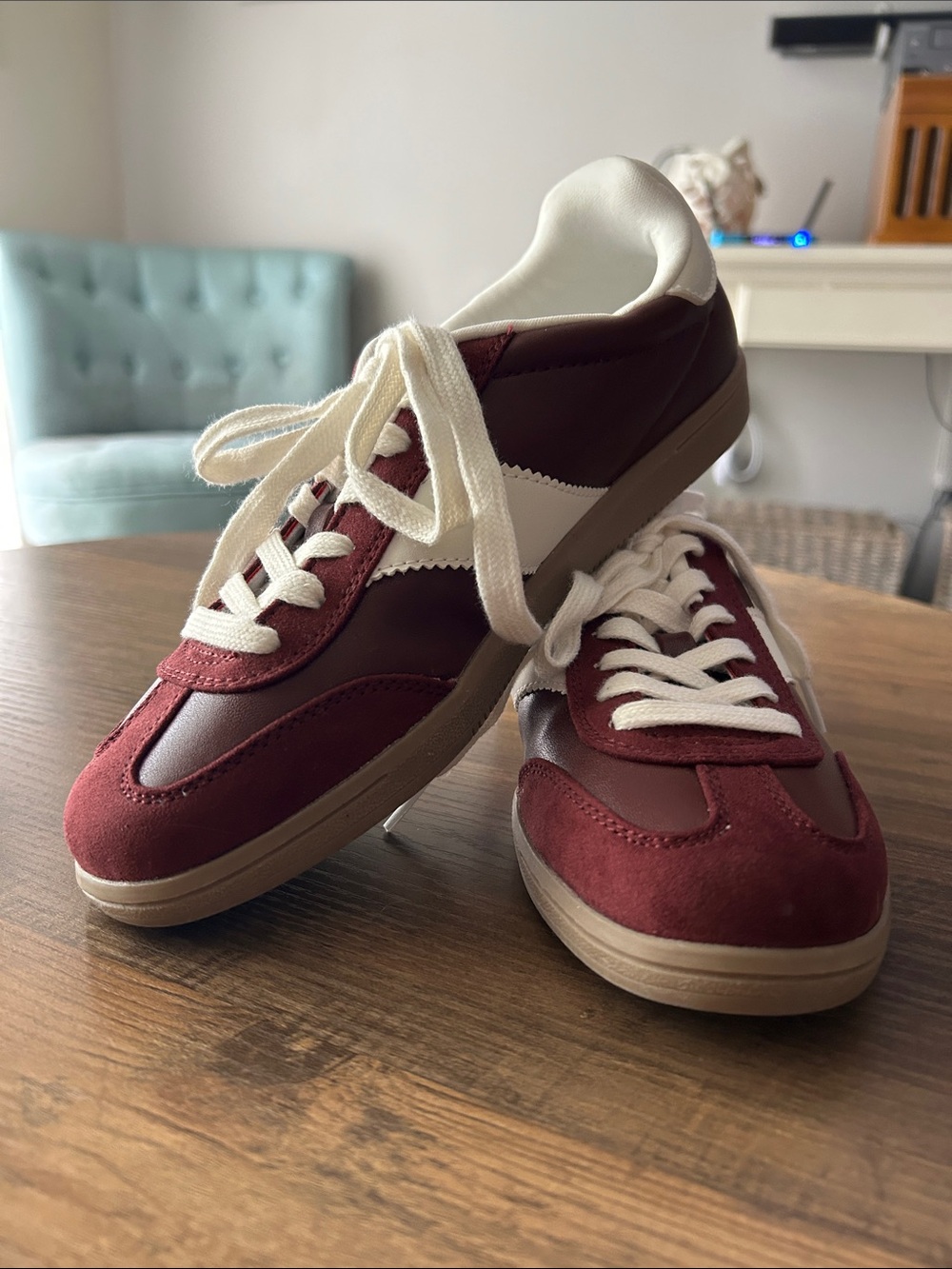 Universal threads sneakers size 7 NWOT